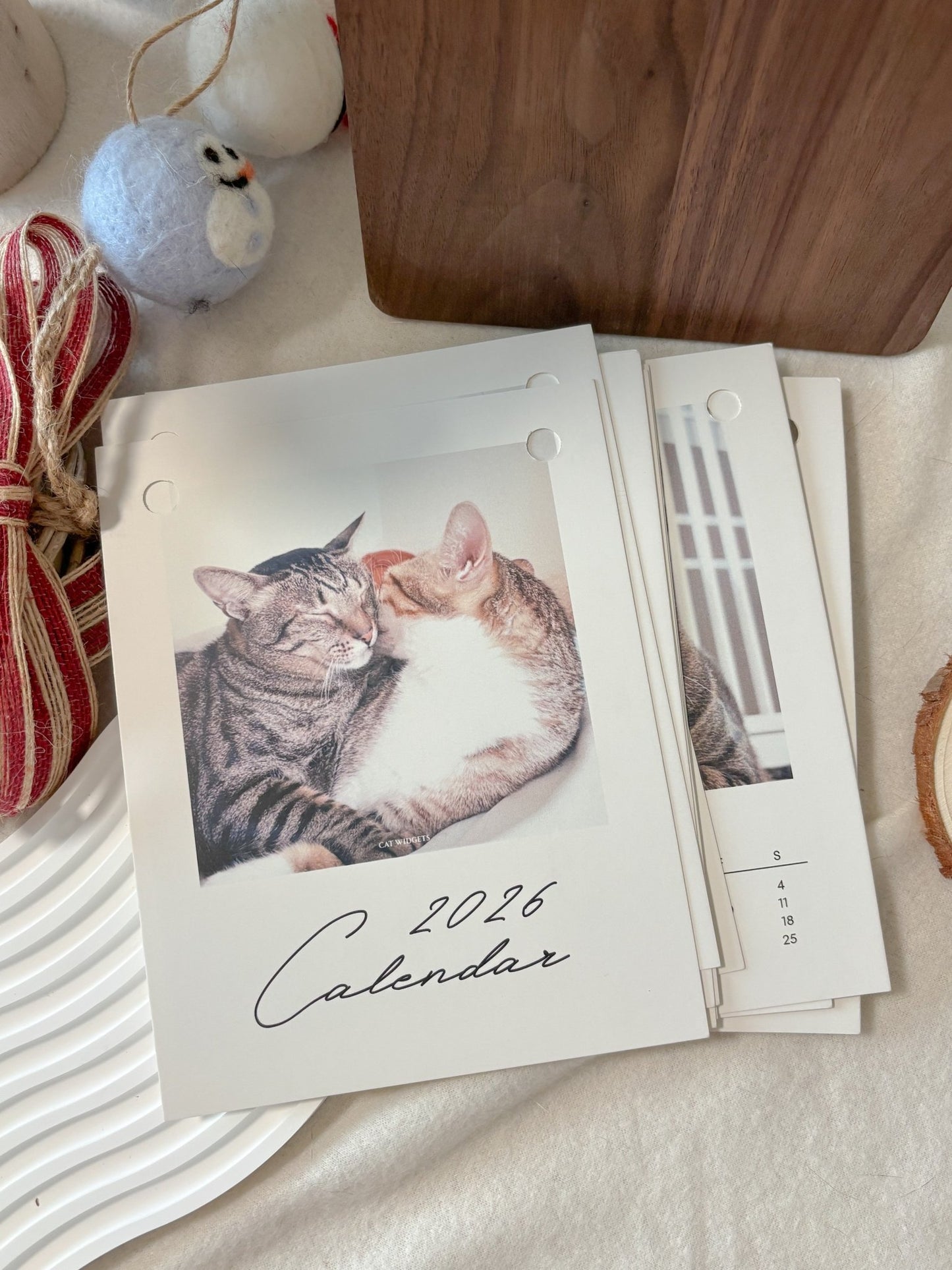 [照片客製化] 2026年實木底座月曆 (11月下旬出貨) - Cat Widgets